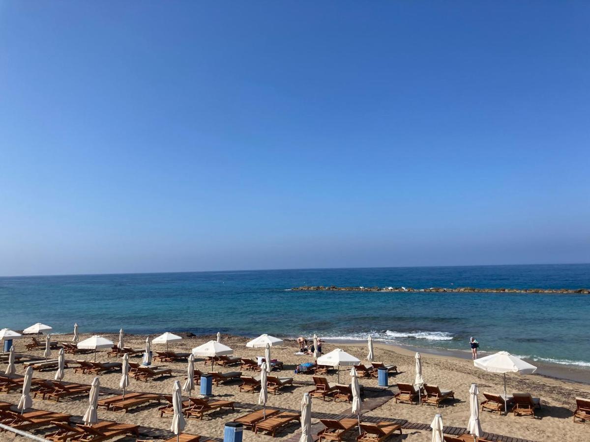 Sun Julz Apartments On The Beach Paphos Eksteriør billede