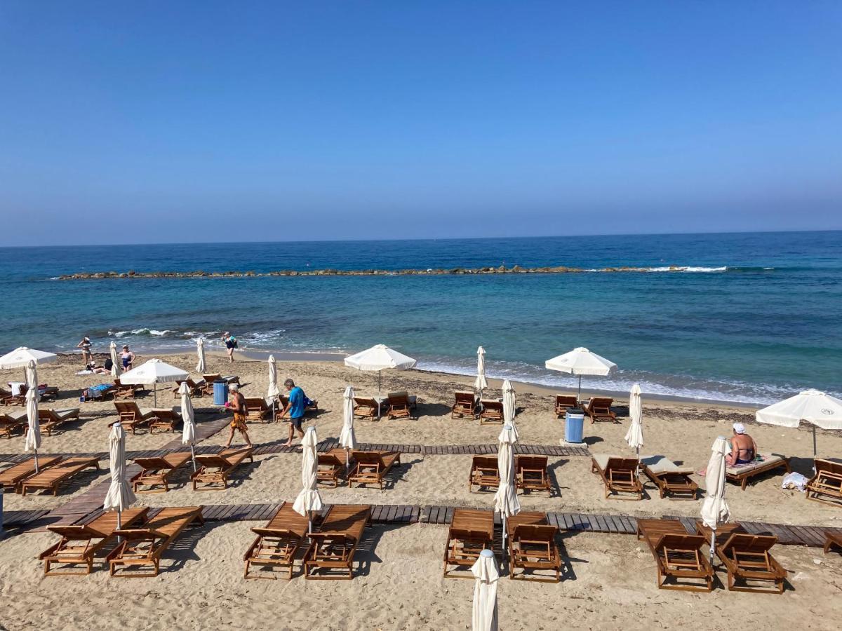 Sun Julz Apartments On The Beach Paphos Eksteriør billede