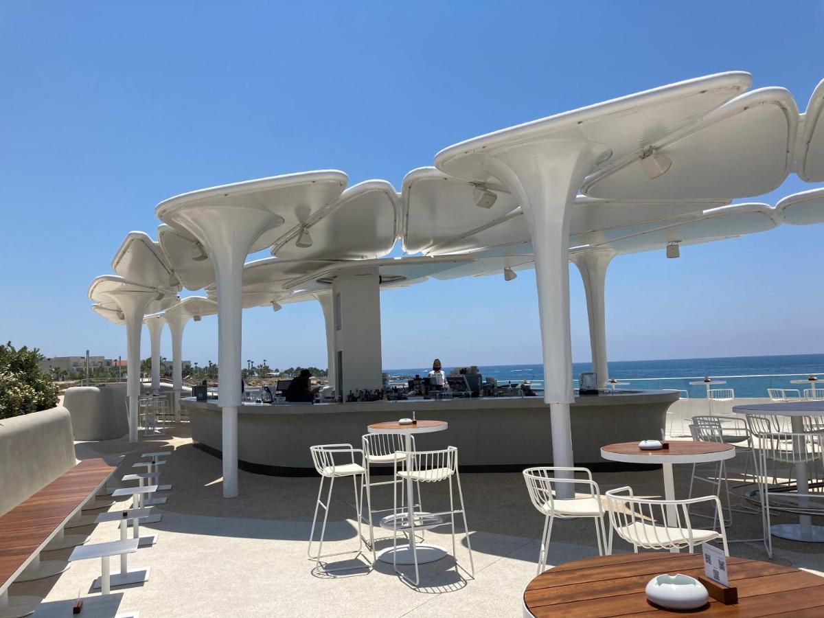 Sun Julz Apartments On The Beach Paphos Eksteriør billede