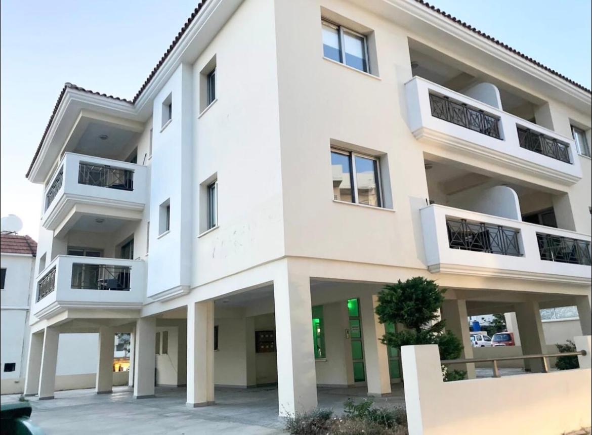Sun Julz Apartments On The Beach Paphos Eksteriør billede