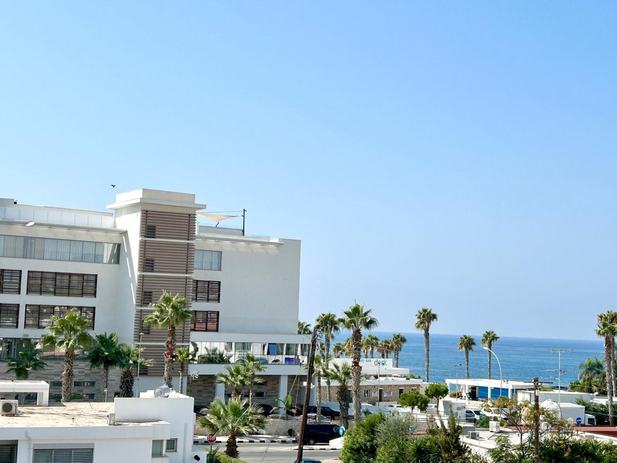Sun Julz Apartments On The Beach Paphos Eksteriør billede