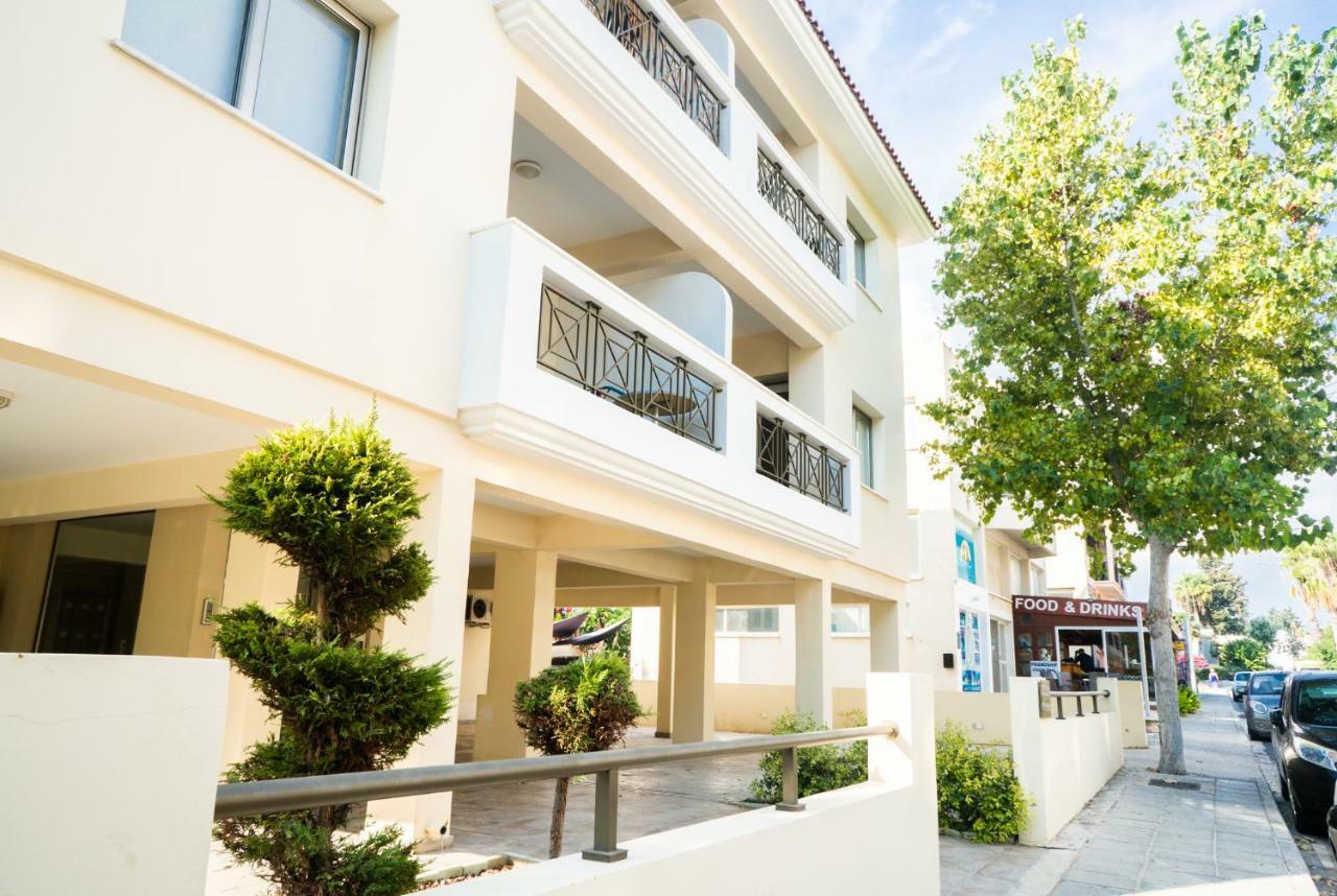 Sun Julz Apartments On The Beach Paphos Eksteriør billede
